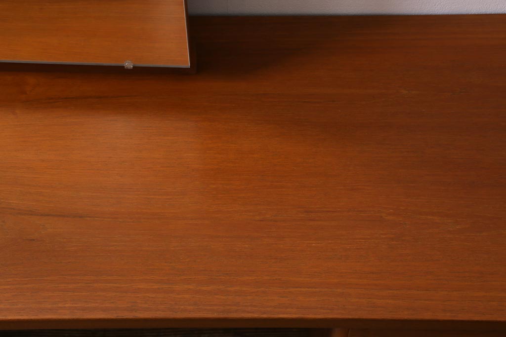 ヴィンテージ家具　イギリスビンテージ　STAG(スタッグ)社　チーク材　ミッドセンチュリースタイルにおすすめのドレッシングチェスト(ドレッサー、鏡台)(R-038919)