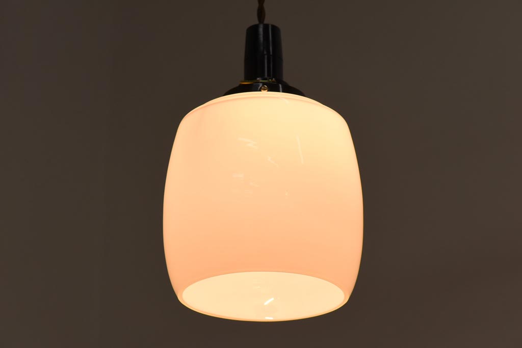 レトロ照明　シンプルで馴染みやすい昭和レトロの筒型吊り下げ照明(シェード、天井照明、ペンダントライト)(R-038974)