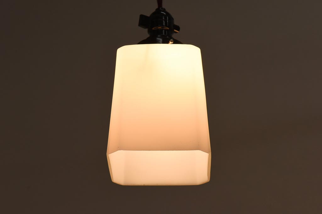 レトロ照明　マットな質感と四角いフォルムがおしゃれなペンダントライト(天井照明、吊り下げ照明、シェード)(R-038983)