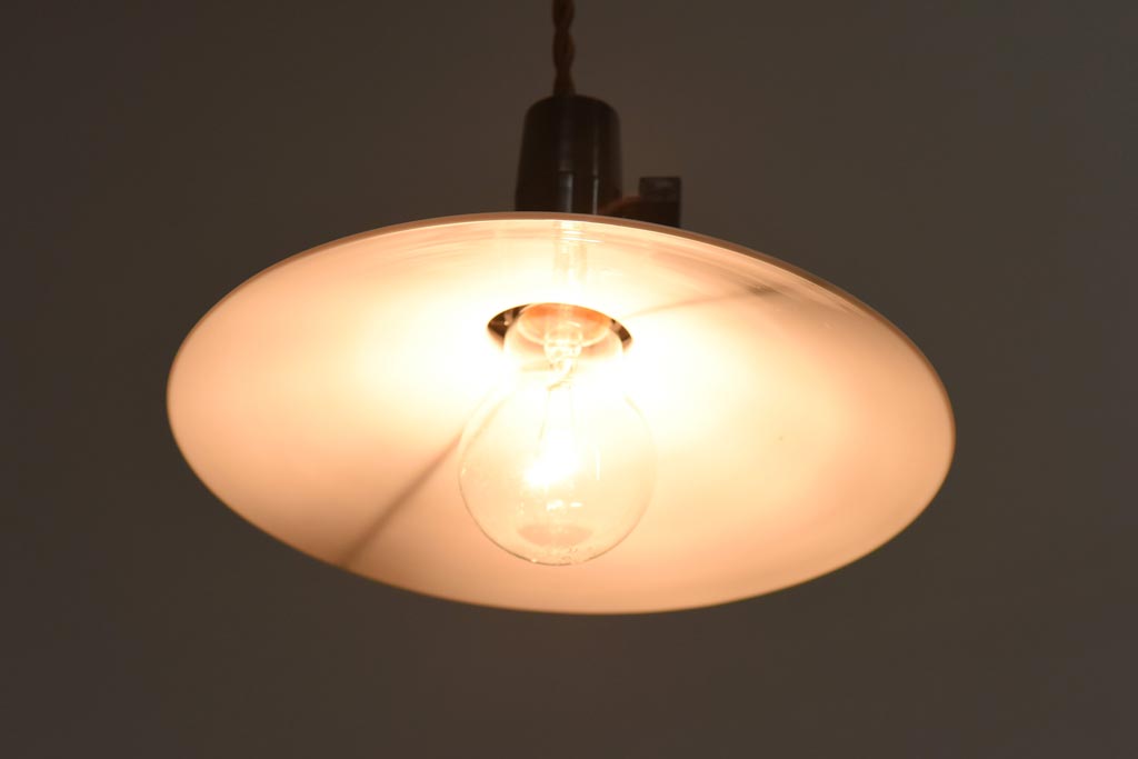 アンティーク照明　戦前　昭和レトロ　昔なつかしい平笠シェードのペンダントライト(天井照明、吊り下げ照明)(R-038987)