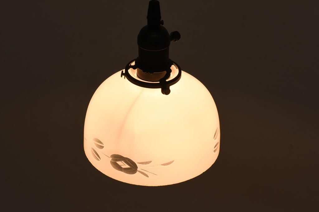 アンティーク照明　昭和レトロ　コロンと丸いフォルムが愛らしい切子のペンダントライト(天井照明、吊り下げ照明、シェード)(R-038988)