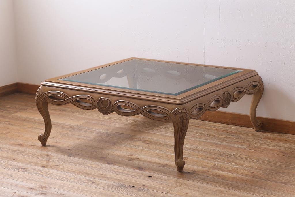 中古　輸入家具　ガラス天板　優美で上品な雰囲気が魅力的なセンターテーブル(コーヒーテーブル、カクテルテーブル、リビングテーブル)(R-038991)