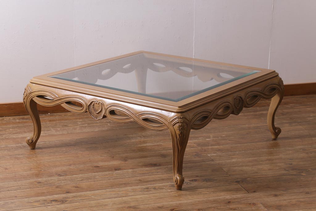 中古　輸入家具　ガラス天板　優美で上品な雰囲気が魅力的なセンターテーブル(コーヒーテーブル、カクテルテーブル、リビングテーブル)(R-038991)