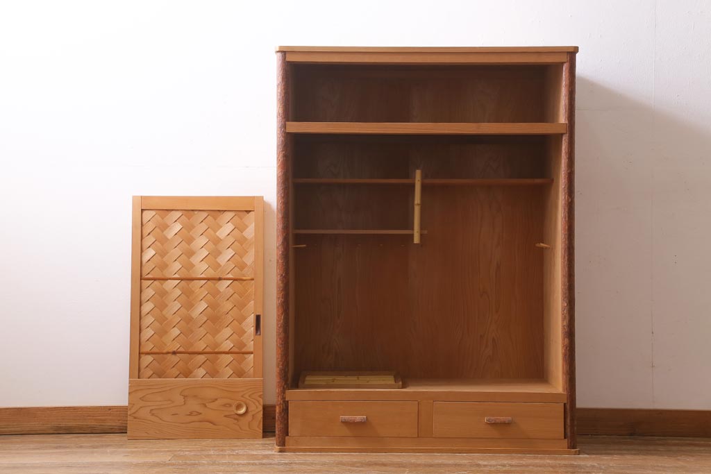 中古　民芸家具　網代引戸　杉材・桜皮　優雅な和の時間を演出する置水屋(茶水屋、茶道具、戸棚)(R-039004)