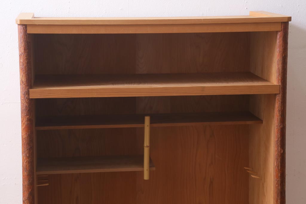 中古　民芸家具　網代引戸　杉材・桜皮　優雅な和の時間を演出する置水屋(茶水屋、茶道具、戸棚)(R-039004)