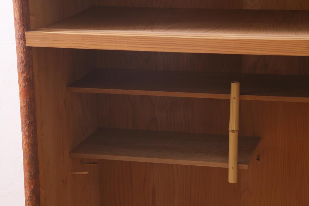 中古　民芸家具　網代引戸　杉材・桜皮　優雅な和の時間を演出する置水屋(茶水屋、茶道具、戸棚)(R-039004)