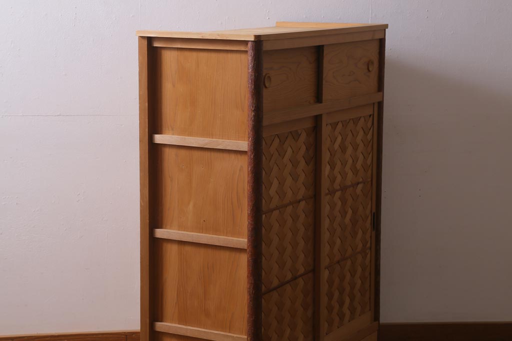 中古　民芸家具　網代引戸　杉材・桜皮　優雅な和の時間を演出する置水屋(茶水屋、茶道具、戸棚)(R-039004)