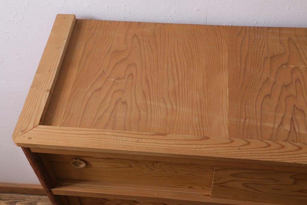 中古　民芸家具　網代引戸　杉材・桜皮　優雅な和の時間を演出する置水屋(茶水屋、茶道具、戸棚)(R-039004)