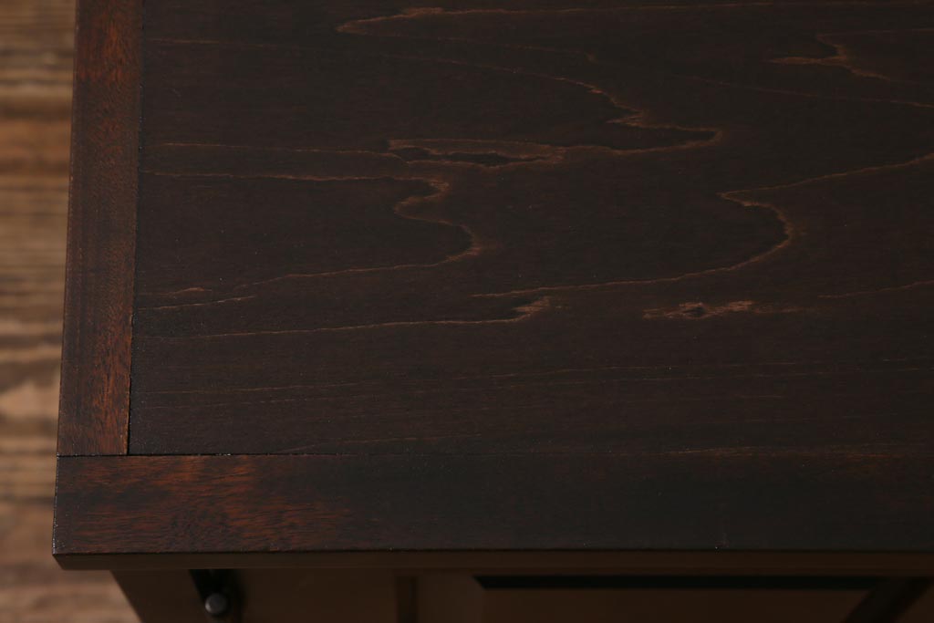 中古　北海道民芸家具　脚付きリメイク　シックな佇まいが魅力的なローボード(テレビ台、収納棚)(R-039014)