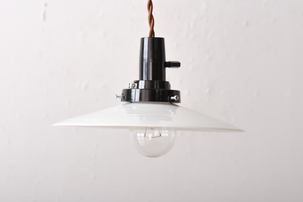 アンティーク照明　戦前　昔懐かしいデザインの平笠シェード(吊り下げ照明、天井照明、ペンダントライト)(R-039029)