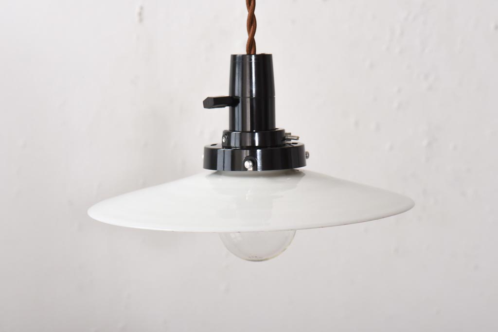 アンティーク照明　戦前　昔懐かしいデザインの平笠シェード(吊り下げ照明、天井照明、ペンダントライト)(R-039031)