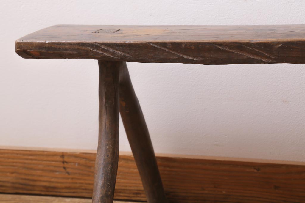 中古　民芸家具　切り出した木そのままの風合いが魅力のベンチ(長椅子、板座チェア、飾り台)(R-039045)