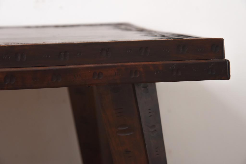 ビンテージ家具　伝統工芸　軽井沢彫り　繊細な桜の彫りが目を引くサイドテーブル(センターテーブル)(R-039065)