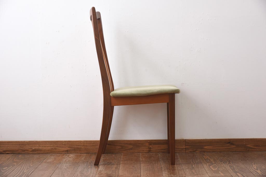 北欧ビンテージ　G-PLAN(ジープラン)　ナチュラルスタイルにも合うダイニングチェア(椅子)(R-039070)