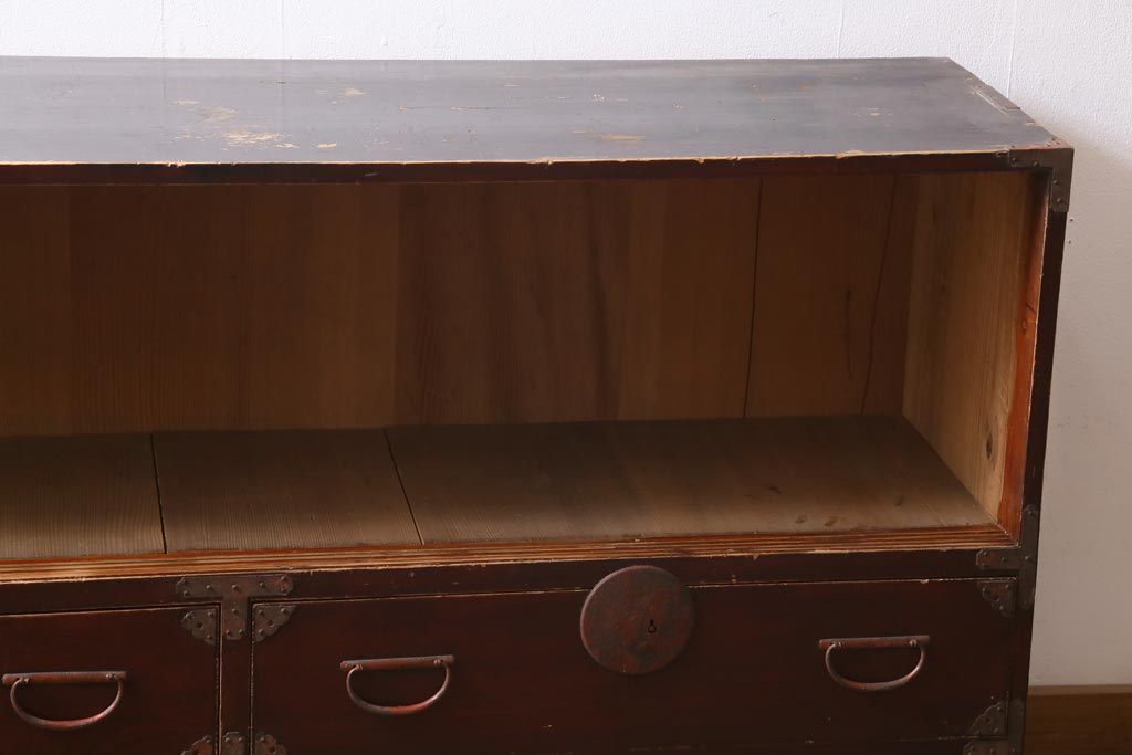 アンティーク家具　和製アンティーク　明治大正期　赤みがかった金具が目を引くローボード(箪笥、収納棚)(R-039079)