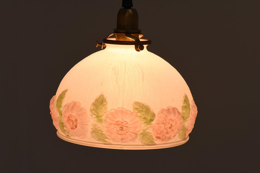 アンティーク照明　イギリスアンティーク　花模様が可愛らしいロマンチックなペンダントライト(天井照明)(R-039096)