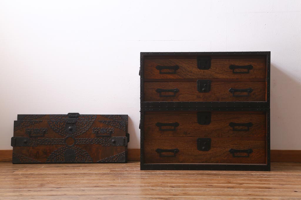ビンテージ家具　工芸品　総欅材・玉杢　中桐材　半櫃(ハンガイ)　倹飩蓋　激レア!手打ち金具が目を惹く重ね船箪笥(衣装箪笥、引き出し、チェスト、桐箪笥、桐たんす)(製作費当時約300万円、桐箪笥、桐たんす)(R-039104)