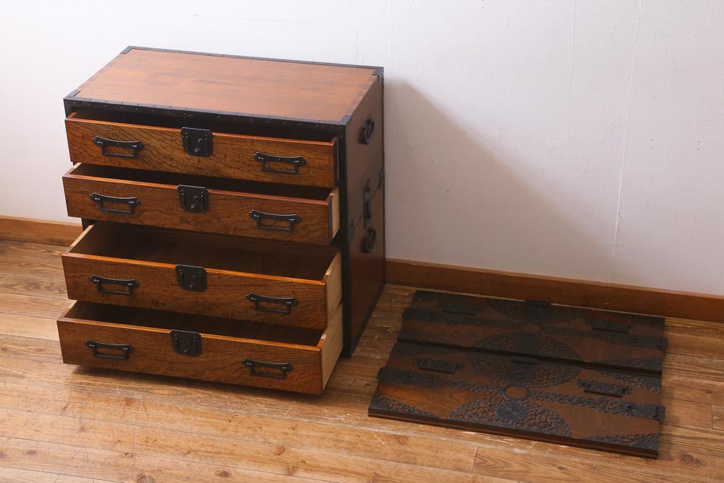 ビンテージ家具　工芸品　総欅材・玉杢　中桐材　半櫃(ハンガイ)　倹飩蓋　激レア!手打ち金具が目を惹く重ね船箪笥(衣装箪笥、引き出し、チェスト、桐箪笥、桐たんす)(製作費当時約300万円、桐箪笥、桐たんす)(R-039104)