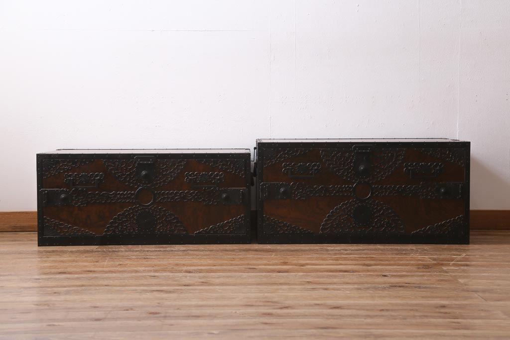 ビンテージ家具　工芸品　総欅材・玉杢　中桐材　半櫃(ハンガイ)　倹飩蓋　激レア!手打ち金具が目を惹く重ね船箪笥(衣装箪笥、引き出し、チェスト、桐箪笥、桐たんす)(製作費当時約300万円、桐箪笥、桐たんす)(R-039104)