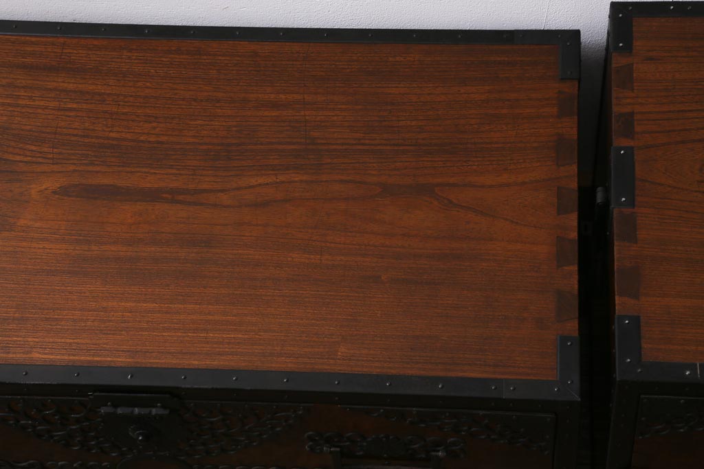 ビンテージ家具　工芸品　総欅材・玉杢　中桐材　半櫃(ハンガイ)　倹飩蓋　激レア!手打ち金具が目を惹く重ね船箪笥(衣装箪笥、引き出し、チェスト、桐箪笥、桐たんす)(製作費当時約300万円、桐箪笥、桐たんす)(R-039104)