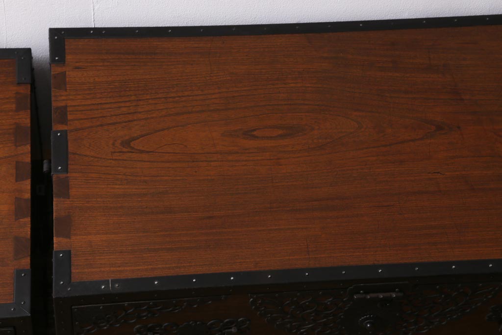 ビンテージ家具　工芸品　総欅材・玉杢　中桐材　半櫃(ハンガイ)　倹飩蓋　激レア!手打ち金具が目を惹く重ね船箪笥(衣装箪笥、引き出し、チェスト、桐箪笥、桐たんす)(製作費当時約300万円、桐箪笥、桐たんす)(R-039104)
