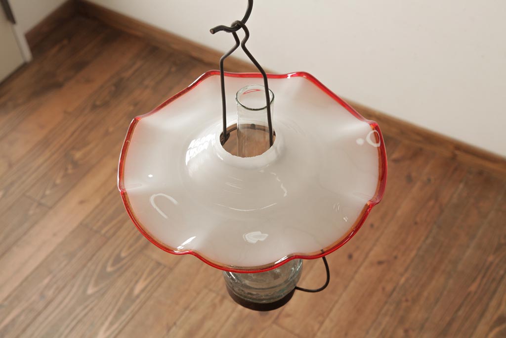 アンティーク雑貨　レトロ雑貨　3分芯　赤縁フリルガラスシェードのオイルランプ(吊り下げランプ)(R-039115)