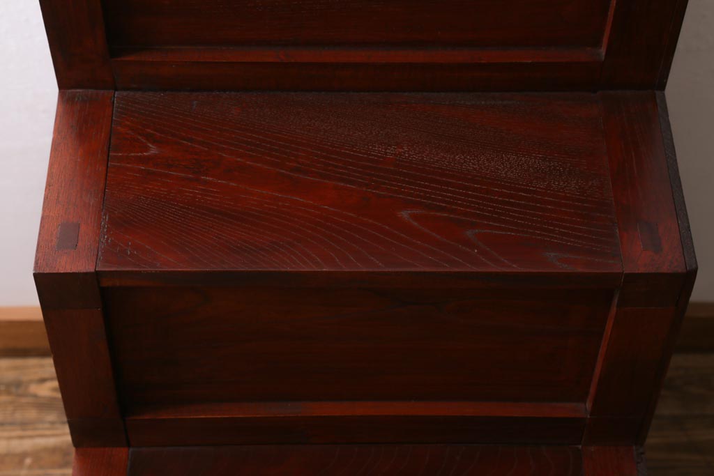 ビンテージ家具　工芸家具　漆塗り　三方にケヤキ無垢材が使われた高級な階段箪笥(R-039129)