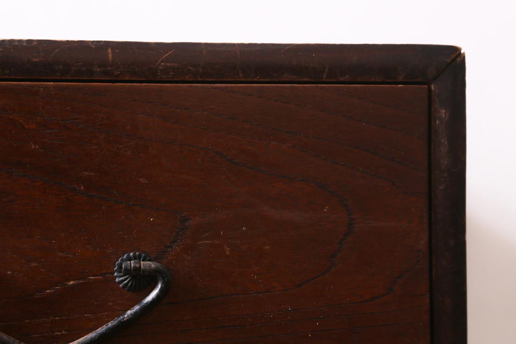 アンティーク家具　昭和初期　懐かしい雰囲気漂う素朴な佇まいの重ね箪笥(衣装箪笥、引き出し)(R-039134)