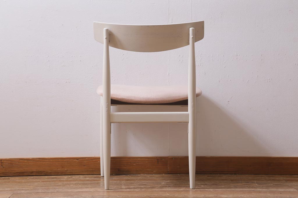 ヴィンテージ家具　G-PLAN(ジープラン)　Danishシリーズ　Larsen(ラーセン)　チーク材　可愛らしい雰囲気のペイントがお洒落なダイニングチェア(椅子、ビンテージ)(R-039189)