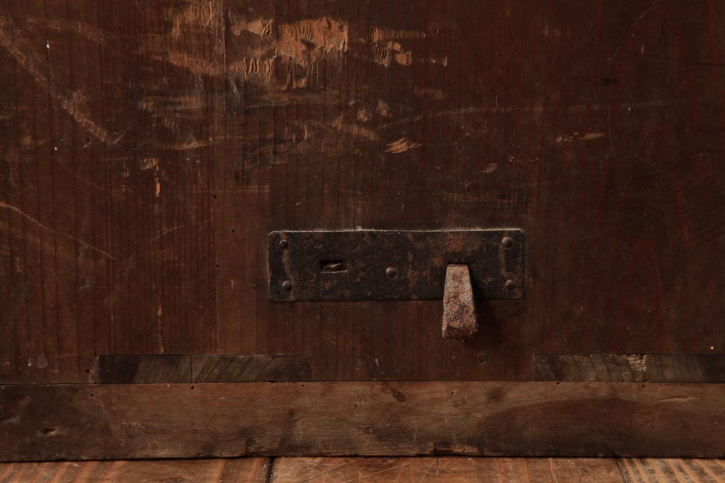 アンティーク家具　明治期　杉材　蛭手型の引き手が付いた趣ある衣装箪笥(時代箪笥、引き出し、チェスト)(R-039196)
