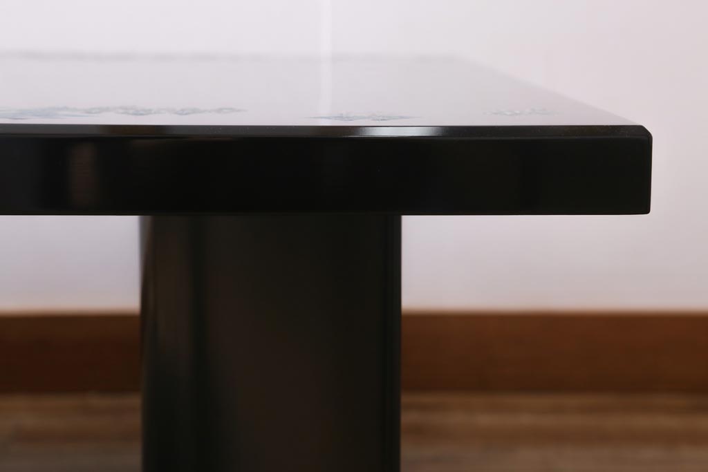 中古　モリシゲ(MORISHIGE/森繁)　高級品　黒漆塗り　美しい彫漆が見事な座卓(ローテーブル)(定価約60万円)(R-039207)