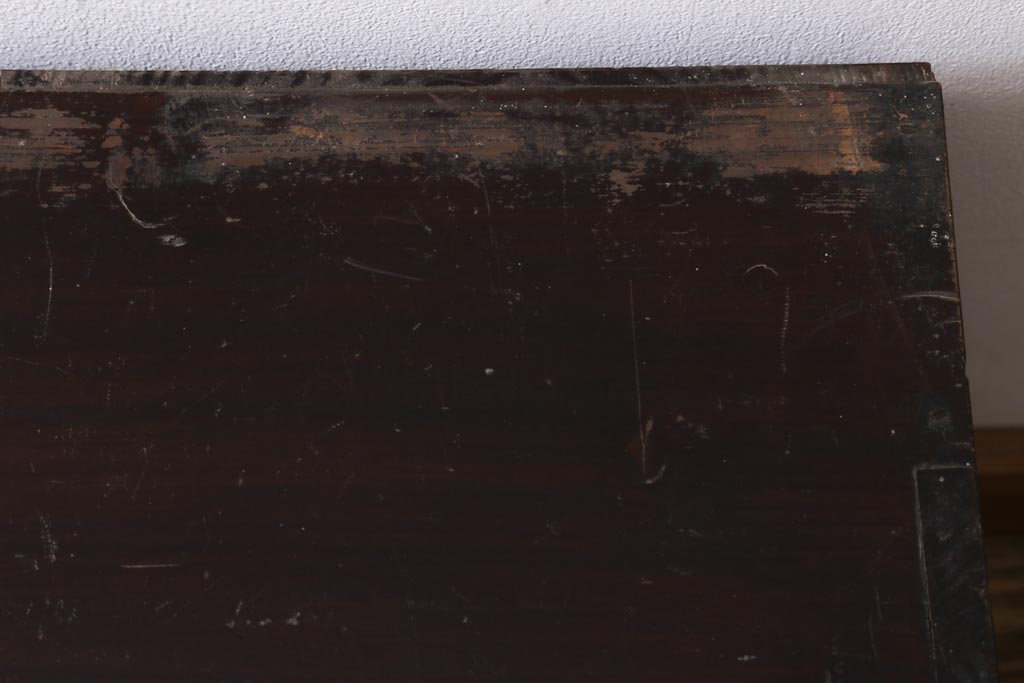 アンティーク家具　和製アンティーク　赤みがかった色合いが味わい深いローチェスト(引き出し、和タンス、時代箪笥)(R-039218)