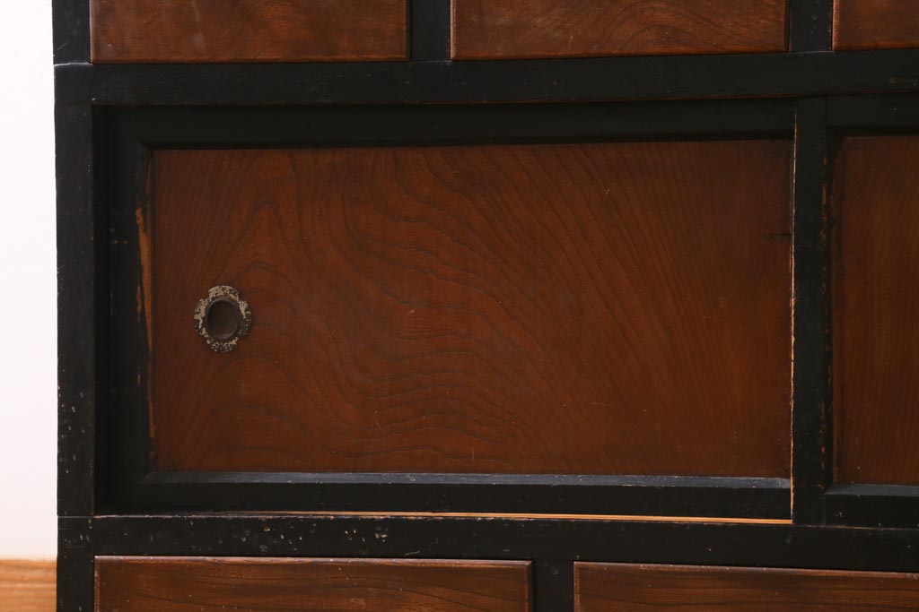 アンティーク家具　昭和期　モダンな色合いの茶箪笥(戸棚、茶棚、収納棚)(R-039220)