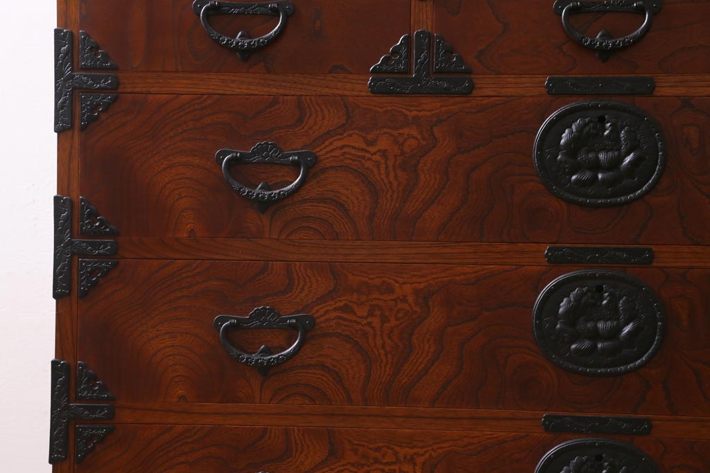 リメイク家具　岩谷堂箪笥　脚付きリメイク　重厚で品の良い金具の整理箪笥(戸棚、チェスト、引き出し、和タンス)(R-039224)