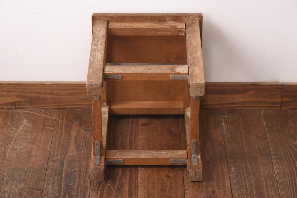 レトロ家具　ナラ材　古い木の素朴な風合いがおしゃれな四角いスツール(板座チェア、花台、角スツール)(R-039226)