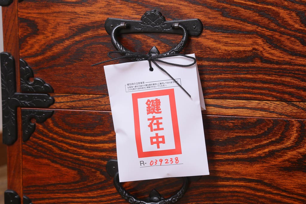 中古　伝統工芸　岩谷堂箪笥　天板リメイク・極厚栗無垢材　重厚かつ上品な佇まいのローチェスト(テレビボード、引き出し、ローボード)(R-039238)