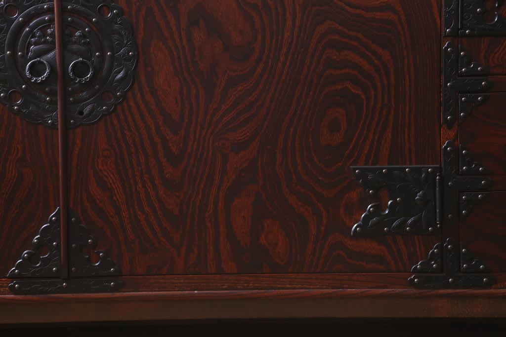 リメイク家具　伝統民芸　岩谷堂箪笥　天板栗材　和箪笥と収納棚の2wayが便利な脚付サイドボード(衣装箪笥、引き出し、収納棚)(R-039244)