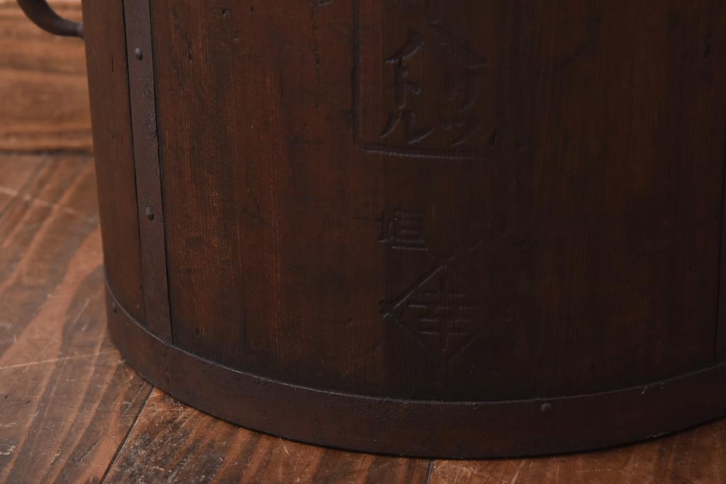 アンティーク雑貨　和製アンティーク　古民具　深い色合いが時代を感じる一斗枡(マス、升)(R-039251)
