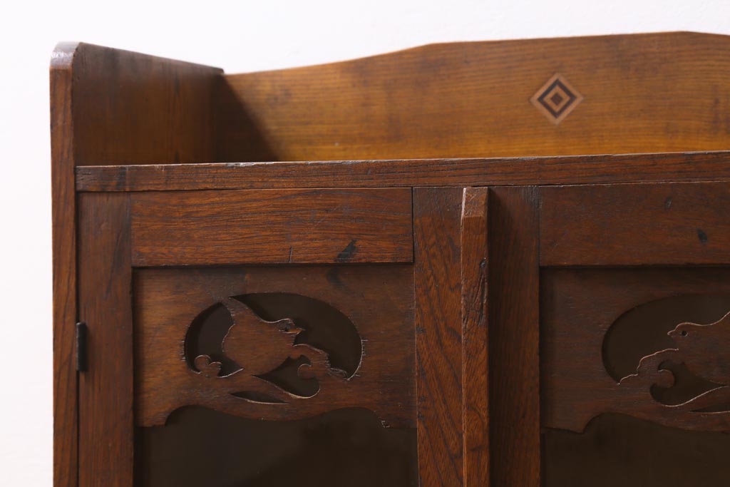 アンティーク家具　和製アンティーク　昭和初期　栓材　鳥の透かし彫りが趣ある本箱(ブックケース、収納棚)(R-039261)