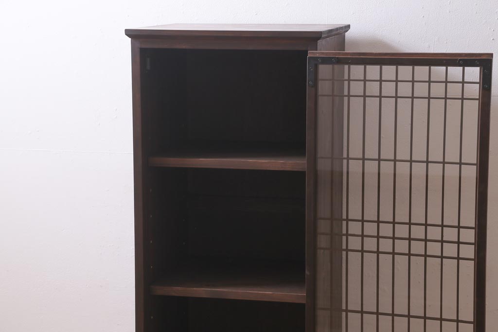 ラフジュ工房オリジナル　古建具リメイク　上品な組子の作りが風情漂う戸棚(書院戸、収納棚)(R-039262)