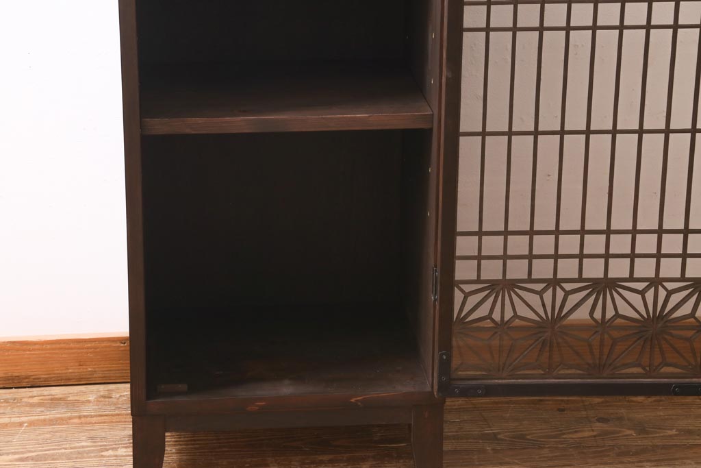 ラフジュ工房オリジナル　古建具リメイク　上品な組子の作りが風情漂う戸棚(書院戸、収納棚)(R-039262)