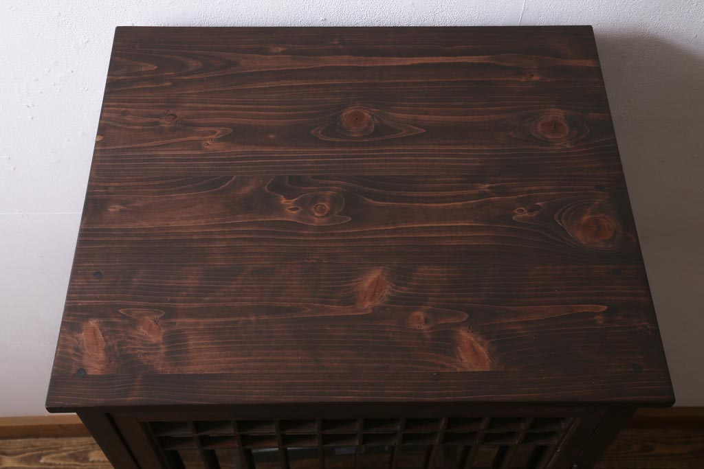ラフジュ工房オリジナル　古建具リメイク　上品な組子の作りが風情漂う戸棚(書院戸、収納棚)(R-039262)