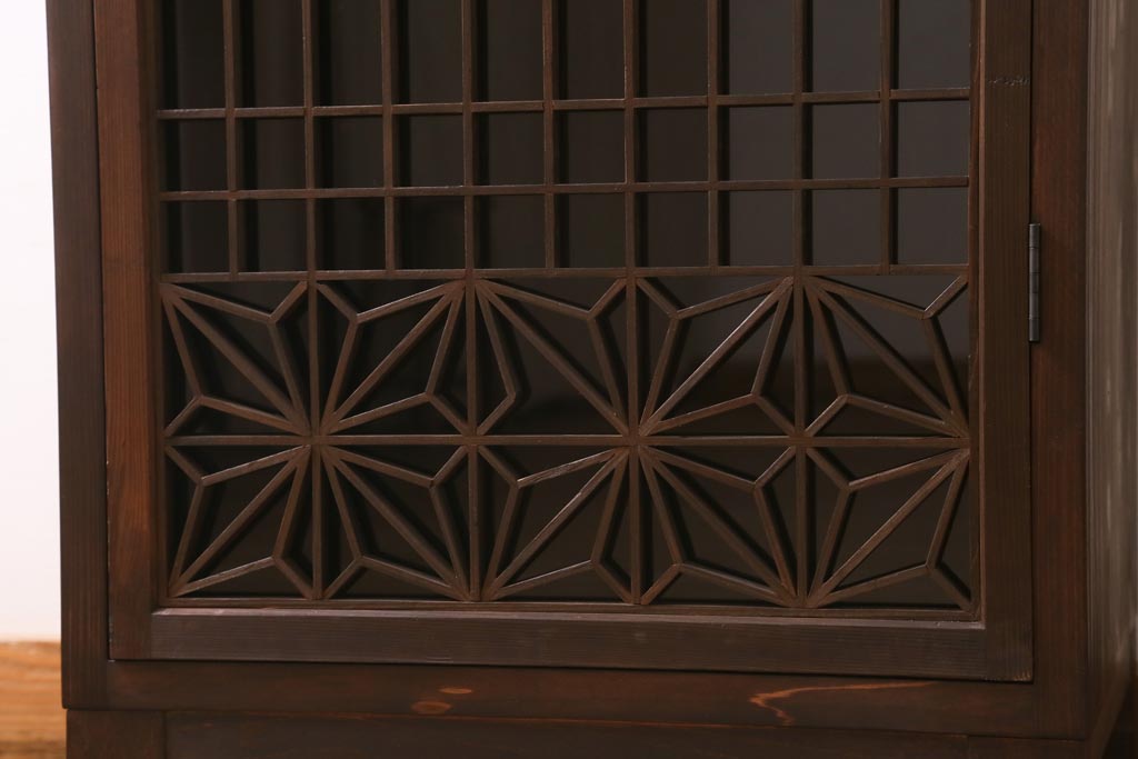 ラフジュ工房オリジナル　古建具リメイク　上品な組子の作りが風情漂う戸棚(書院戸、収納棚)(R-039262)