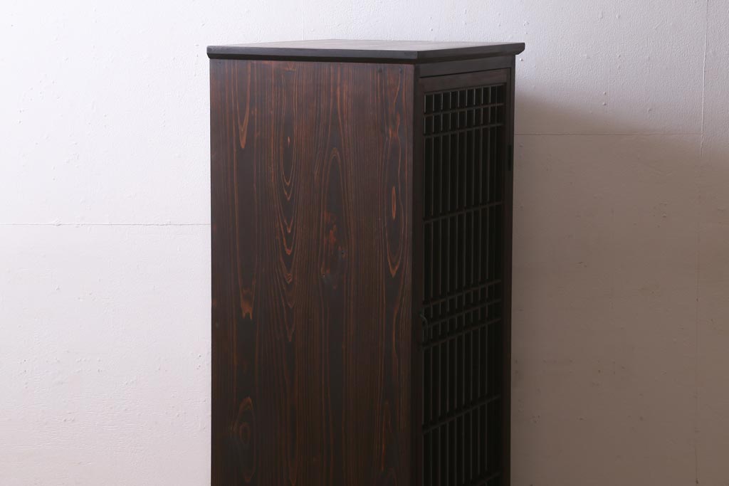 ラフジュ工房オリジナル　古建具リメイク　上品な組子の作りが風情漂う戸棚(書院戸、収納棚)(R-039262)