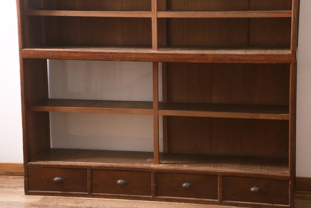 アンティーク家具　和製アンティーク　昭和初期　のぞき窓付き　味わい深い木味が魅力的な重ね戸棚(収納棚、キャビネット)(R-039263)