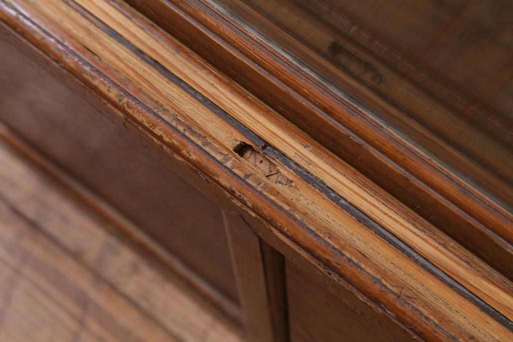 アンティーク家具　和製アンティーク　昭和初期　のぞき窓付き　味わい深い木味が魅力的な重ね戸棚(収納棚、キャビネット)(R-039263)