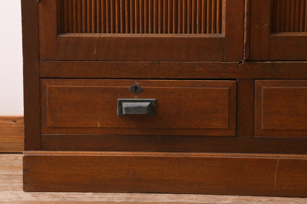 アンティーク家具　和製アンティーク　昭和初期　レトロな佇まいの本箱(ブックケース、収納棚、戸棚)(R-039275)