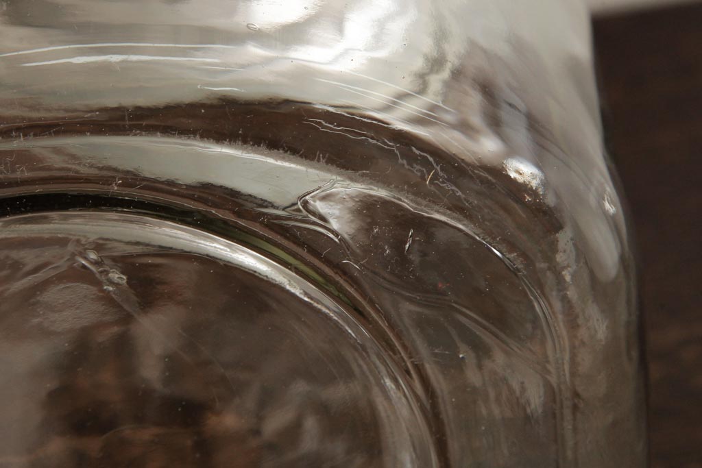 アンティーク雑貨　昭和後期　アルミ蓋付き　レトロな雰囲気漂うガラスビン(角瓶、キャニスター)(R-039280)