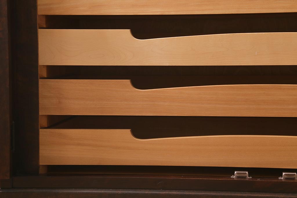 中古　北海道民芸家具　リメイク　シックな印象のローボード(収納棚、リビングボード、テレビ台、テレビボード)(R-039289)