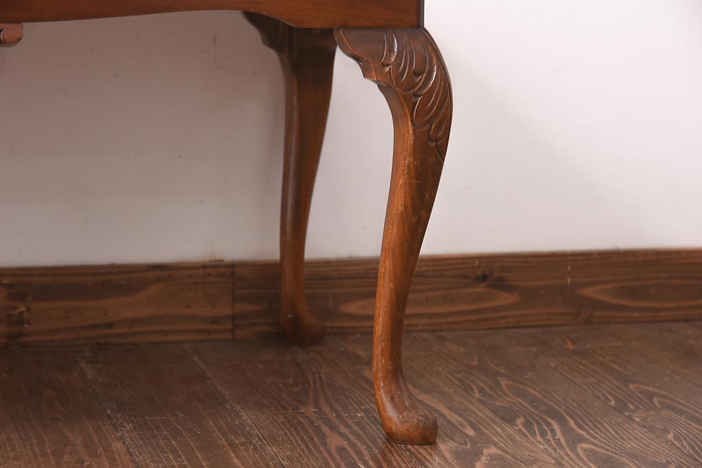 ヴィンテージ家具　フランスビンテージ　優雅なフォルムが目を引く猫脚のサイドテーブル(センターテーブル、ローテーブル)(R-039295)